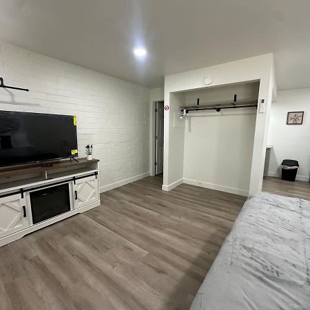 Newly Remodeled Bright Studio Apartment Rochester Exterior photo